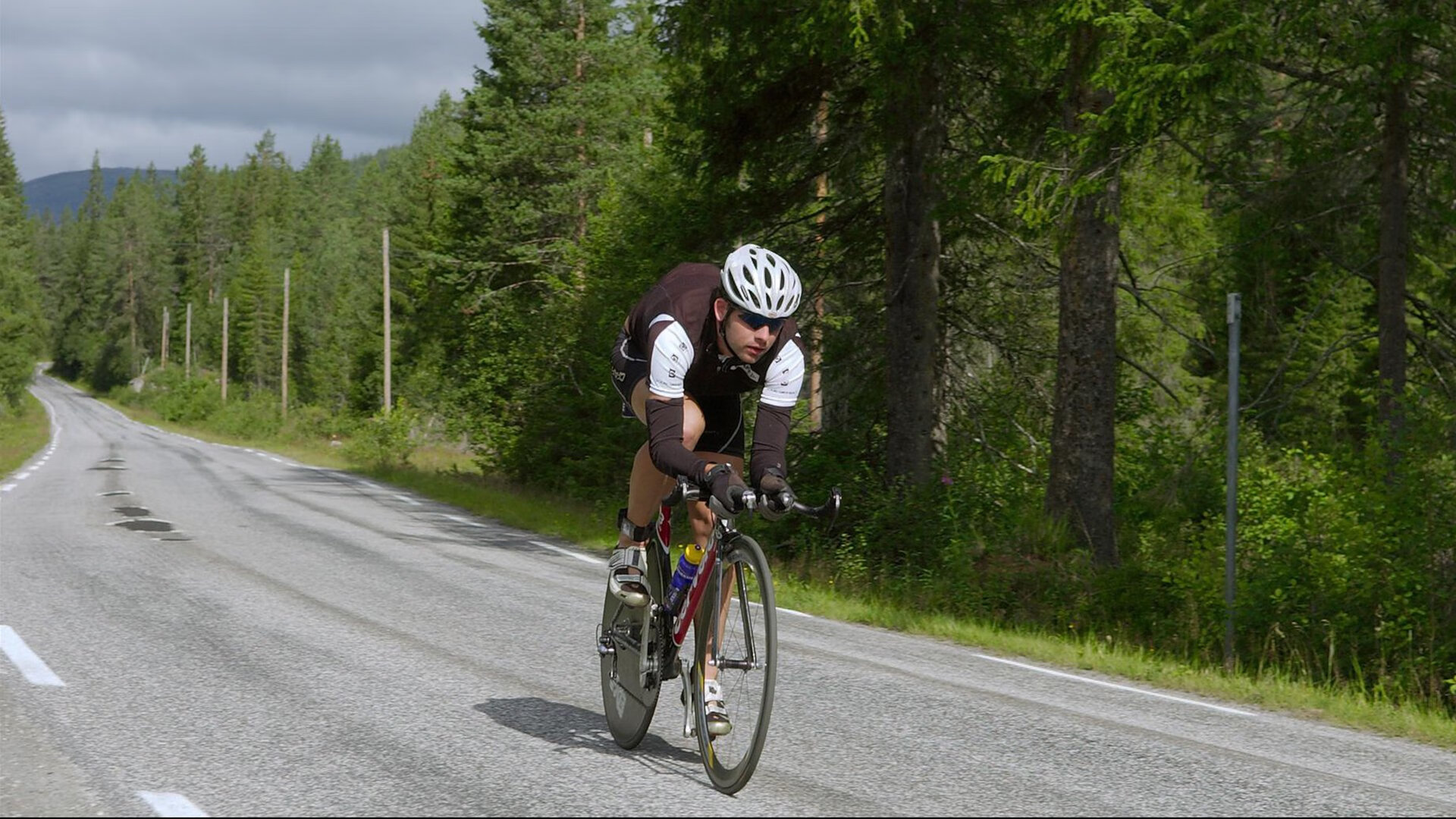 伊拉克斩落南非,贝林厄姆数据全面爆炸,足球世界正在经历一场静默的权力转移